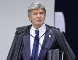 Luiz Fux diz que é “antidemocrático criar direito ao aborto pela via judicial”