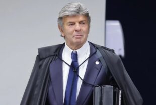Luiz Fux diz que é “antidemocrático criar direito ao aborto pela via judicial”