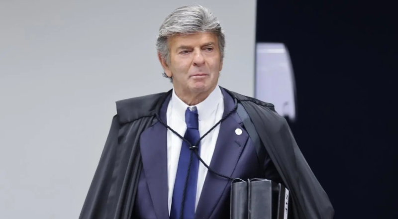 Luiz Fux diz que é “antidemocrático criar direito ao aborto pela via judicial”