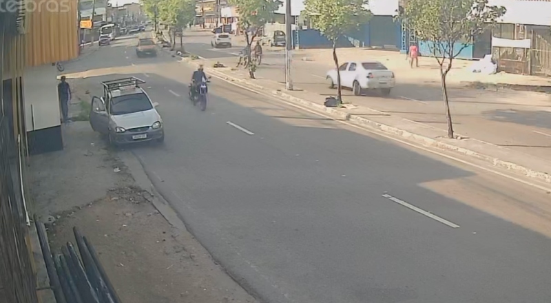 Vídeo mostra momento em que motoqueiro morre em acidente na Av. Cosme Ferreira; veja