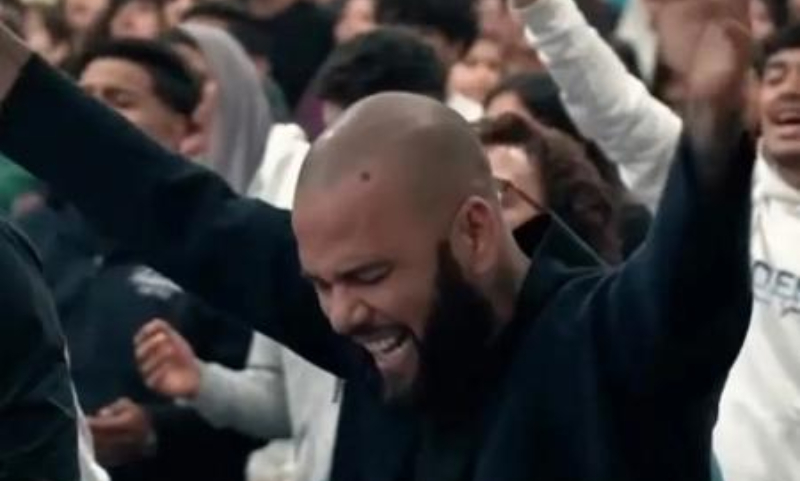 ‘Fiz um pacto com Deus’: Daniel Alves prega em culto após anulação de sentença pela Justiça espanhola