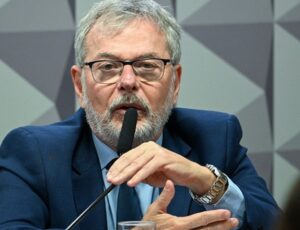 Ex-diretor do INSS admite ter recebido R$ 2 milhões de empresas ligadas ao esquema