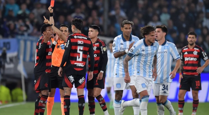 Flamengo supera expulsão e está na grande final da Libertadores