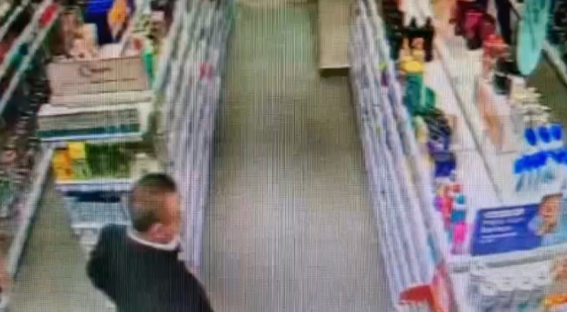 Vídeo flagra momento em que taxista é morto com tiro na cabeça durante assalto em farmácia; veja