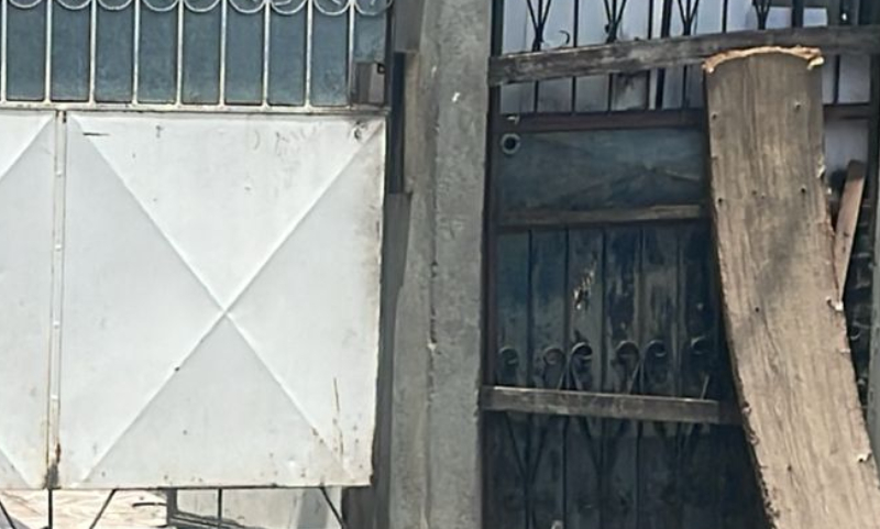 Homem morre eletrocutado durante manutenção em forro na casa da mãe, em Manaus