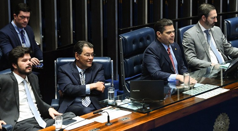 Senador Eduardo Braga conduz aprovação histórica da MP do setor elétrico no Senado; veja vídeo