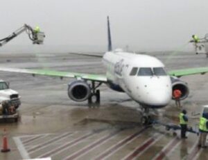 Passageiros ficam feridos após avião fazer pouso de emergência na Flórida