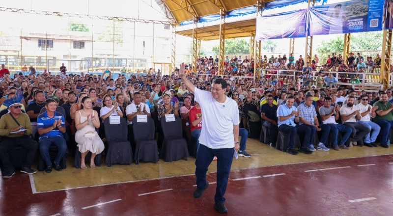 Senador Eduardo Braga anuncia licitação para reconstrução do porto de Nhamundá e recebe título de Cidadão Nhamundaense