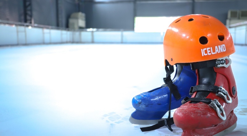 Pista de gelo com entrada solidária é inaugurada na Ponta Negra; veja como participar