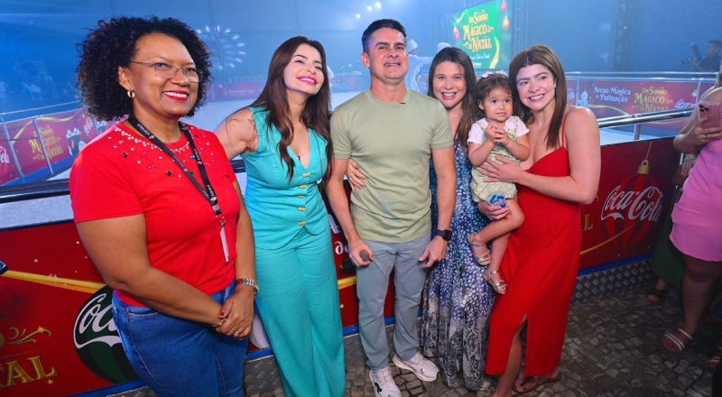 Prefeito David Almeida inaugura decoração natalina e pista de patinação no gelo na Ponta Negra