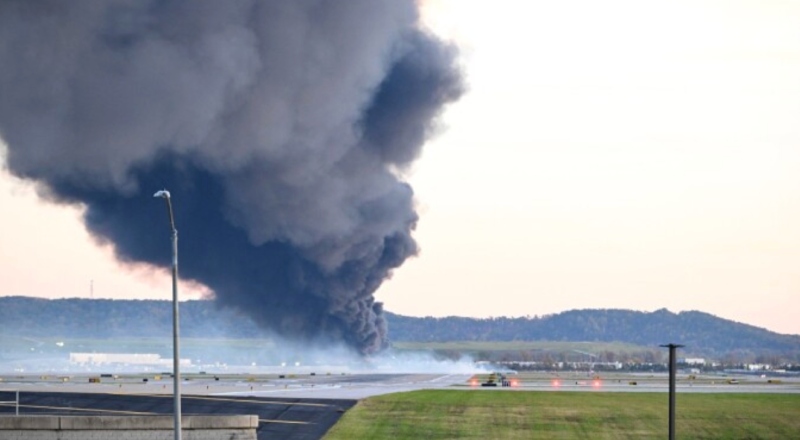 Avião cargueiro cai logo após decolagem e deixa três mortos nos EUA; veja vídeo