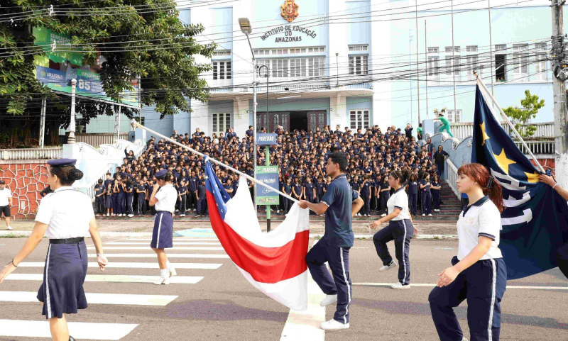 Comunidade escolar celebra 145 anos do IEA
