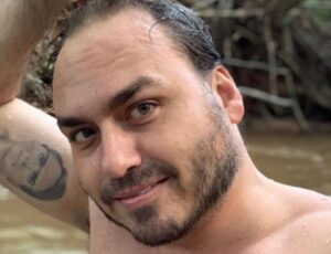 "Será no Amazonas?": Após ser rejeitado em SC, aliados se movimentam para emplacar Carlos Bolsonaro candidato na Região Norte