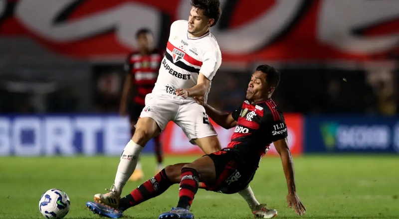 Flamengo vacila e deixa escapar liderança após empate com o São Paulo