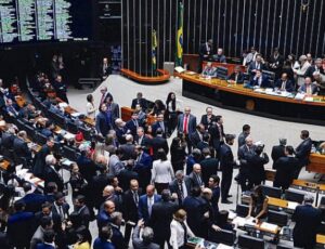 Câmara derruba regra do Conanda que facilitava aborto em menores sem aval dos pais