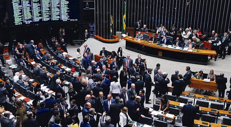 Câmara derruba regra do Conanda que facilitava aborto em menores sem aval dos pais