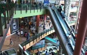 Shoppings de Manaus desafiam crise nacional e impulsionam economia de consumo no fim de ano