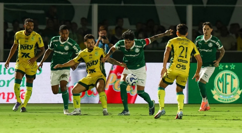 Palmeiras perde para o Mirassol e vê Flamengo encostar na liderança