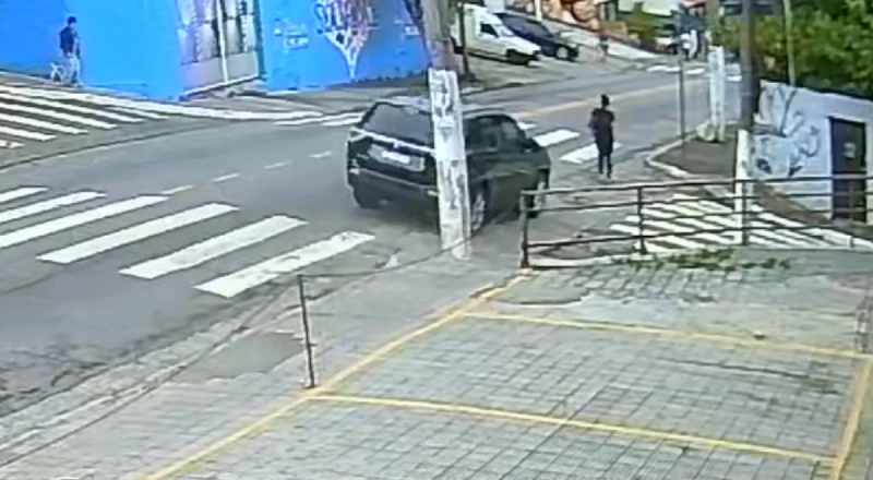 Velocidade fatal: motorista bêbada atropela e mata jovem; veja vídeo