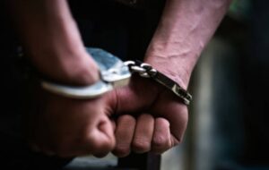 Homem que estava foragido por decapitar mulher é preso na Ponta Negra com drogas