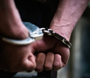 Homem que estava foragido por decapitar mulher é preso na Ponta Negra com drogas