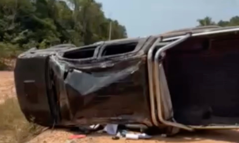 Tragédia: duas pessoas da mesma família morrem após caminhonete capotar na BR-319; veja vídeo