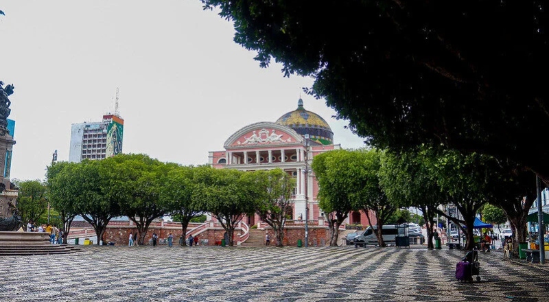 Tempo abafado e pancadas de chuva devem marcar a quarta-feira (12) em Manaus