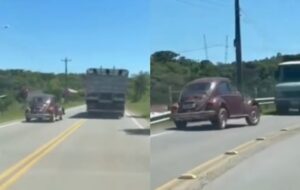 Motorista de Fusca morre após tentar fazer ultrapassagem na contramão e bater de frente contra caminhão; veja vídeo