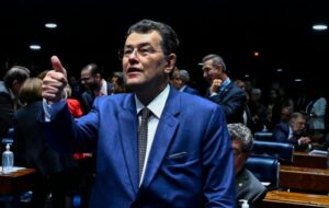 Senador Eduardo Braga celebra aprovação de lei que põe fim às fraudes contra aposentados e pensionistas