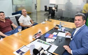 Prefeito David Almeida se reúne com vice-governador Tadeu de Souza e alinham ações sobre Passe Livre e melhorias na saúde de Manaus