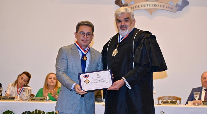 Homenageado com Colar do Mérito de Contas, Tadeu de Souza reforça integração entre Governo do Amazonas e TCE-AM