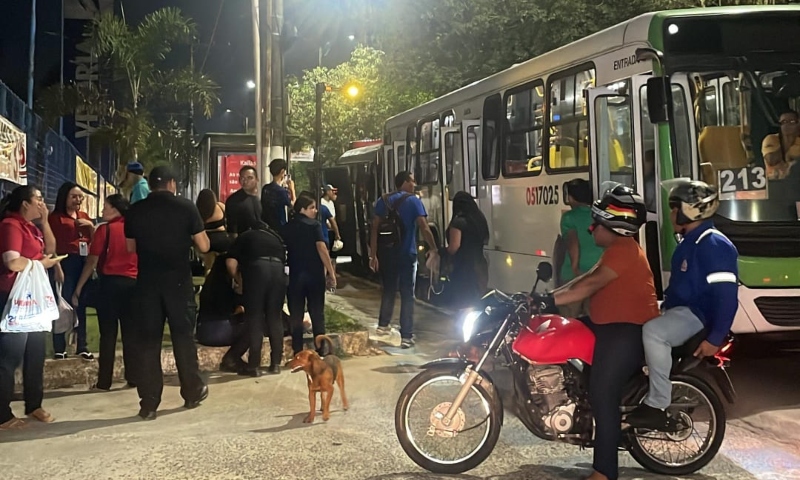Urgente: acidente entre ônibus e rota deixa vários feridos na Av. Rodrigo Otávio; veja vídeo