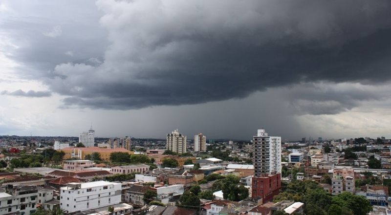 Chuva volta com força: Manaus enfrenta tempestades rápidas nesta segunda-feira (17)