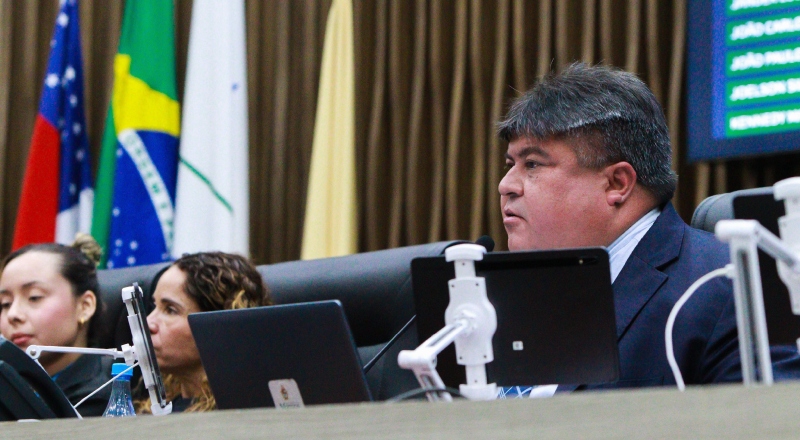 Presidente David Reis esclarece proposta que regulamenta sessões híbridas na CMM