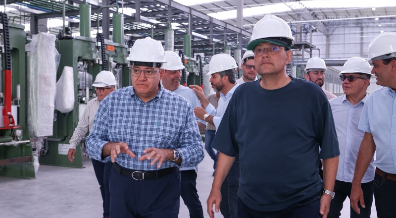 Eduardo Braga visita instalações de nova fábrica de pneus que deve gerar até 1.200 empregos em Manaus