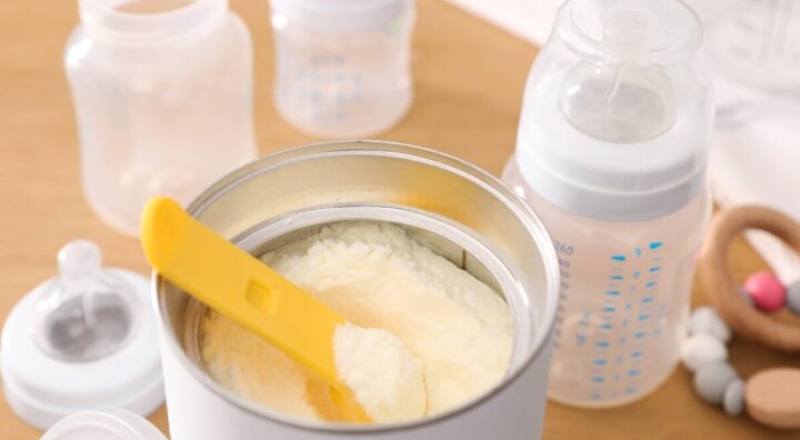 Anvisa proíbe venda de fórmula infantil no Brasil após casos de botulismo nos EUA