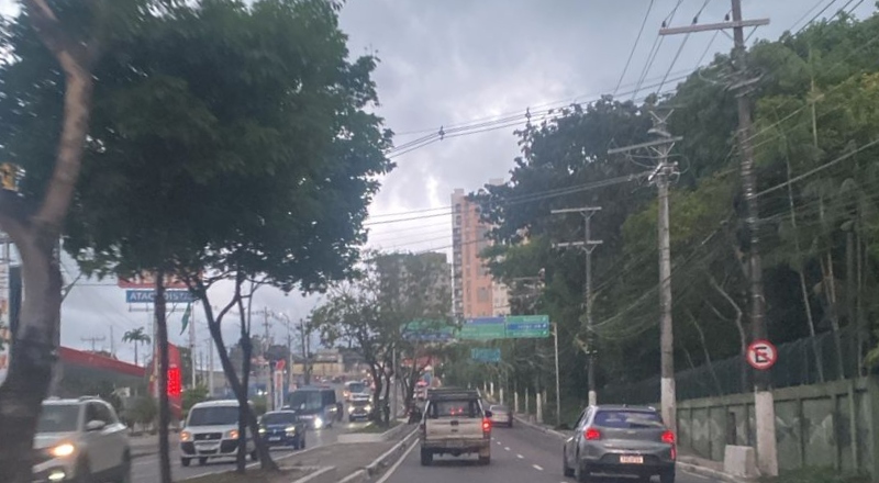 Feriado debaixo d’água: Manaus terá quinta-feira (20) de tempo fechado e risco de temporais