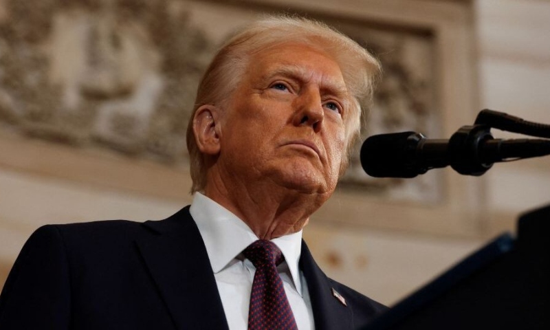 Presidente Donald Trump assina projeto de lei para liberar arquivos de Epstein