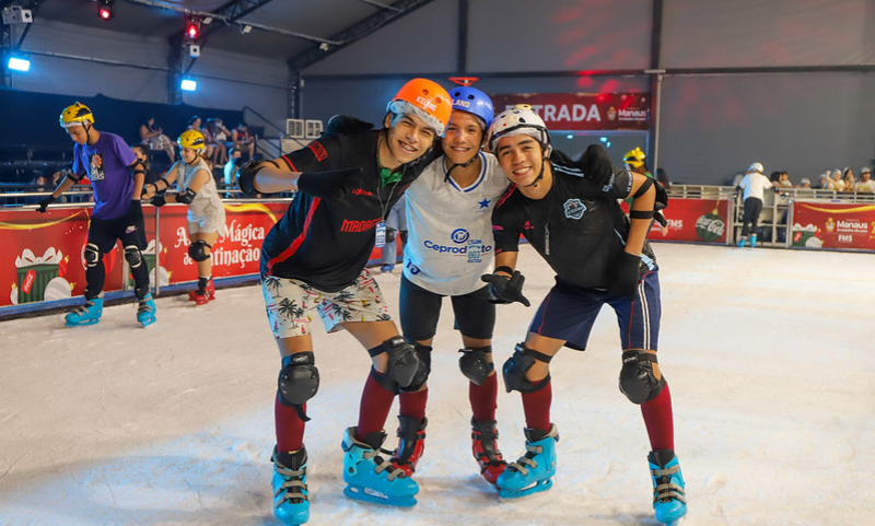 Arena Mágica de Patinação encanta público na Ponta Negra e arrecada doações para ações solidárias
