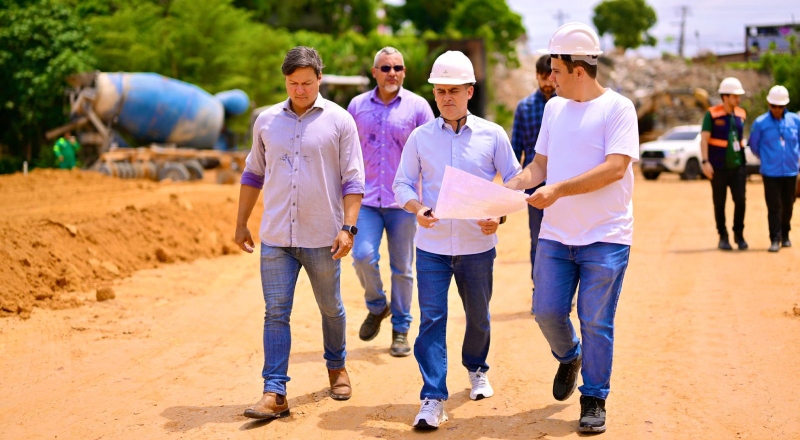 Prefeito David Almeida fiscaliza obras e reforça ações sociais nas zonas Norte e Leste de Manaus