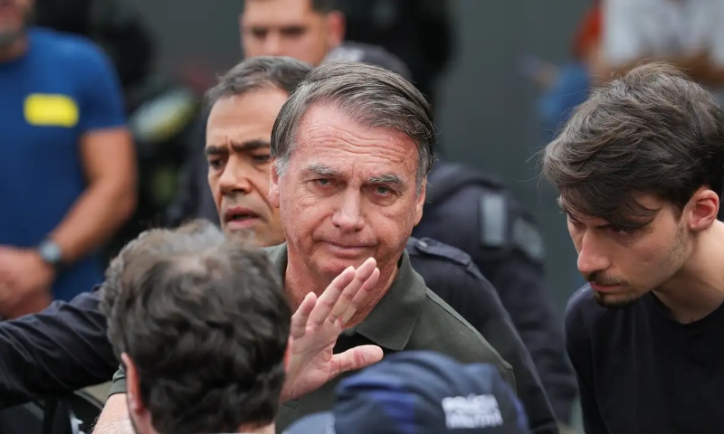 Ex-presidente Bolsonaro passa por audiência de custódia neste domingo (23)