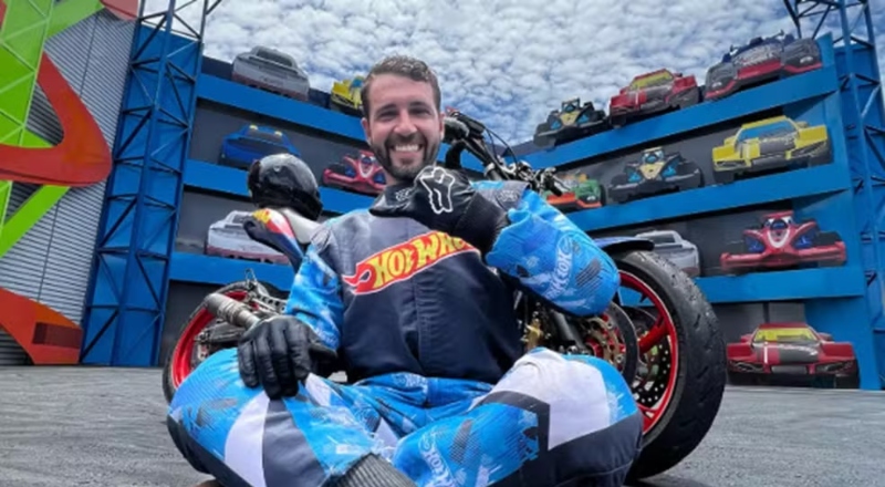 Piloto de moto morre em acidente durante show no Beto Carrero World; veja vídeo