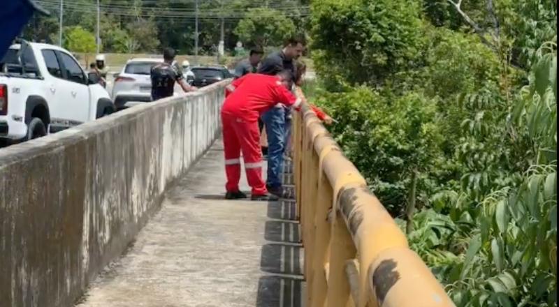 Urgente: corpo de mulher é encontrado em matagal na Ponta Negra; veja