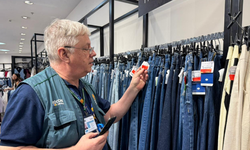 Procon Manaus realiza operação especial de fiscalização durante a Black Friday nos shoppings da capital