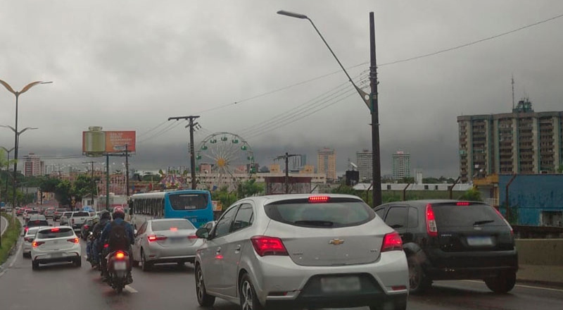 Chuva, trovoadas e calor intenso marcam esta terça-feira (25), em Manaus