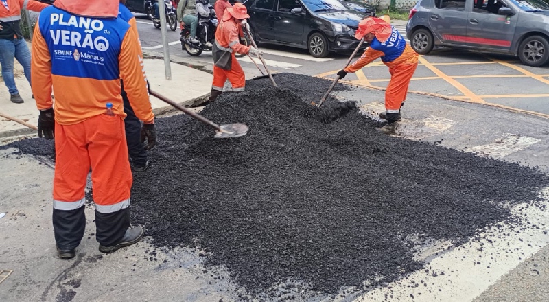 Prefeitura de Manaus realiza serviços de manutenção asfáltica em ruas do bairro Adrianópolis