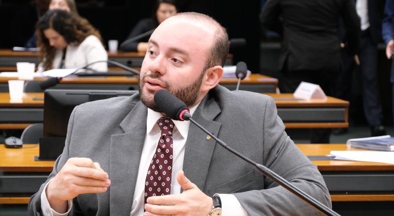 Comissão de Minas e Energia aprova projeto de Fausto Jr. que proíbe protesto de contas de energia