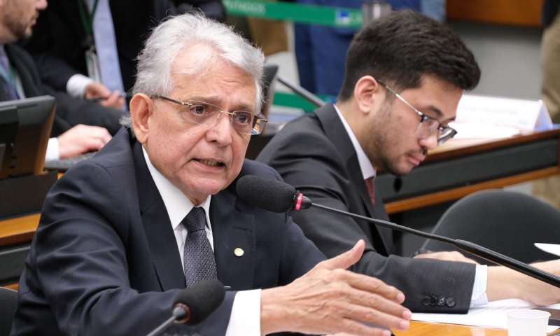 Escândalo do Banco Master: Pauderney Avelino cobra explicações e alerta sobre o rombo de R$ 56 milhões da Amazonprev