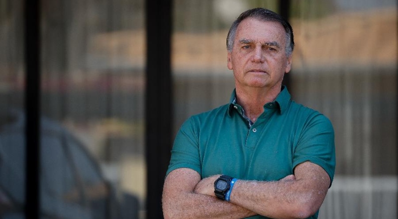 Bolsonaro tem crise de soluço e passa por atendimento médico na prisão