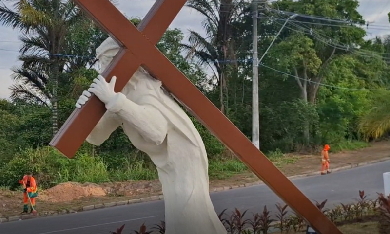 Prefeito David Almeida inaugura Cruz Gloriosa no Colônia Antônio Aleixo neste domingo (30)